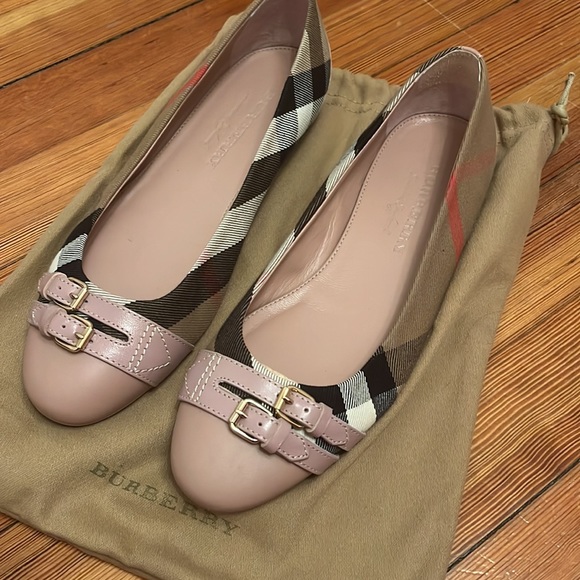 Burberry flats, EXCELLENT CONDITION, worn once. bag included - Picture 2 of 6
